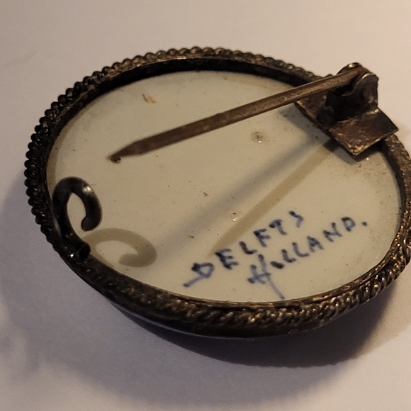Vintage Delfts Holland Brooch - Picture 2 of 7